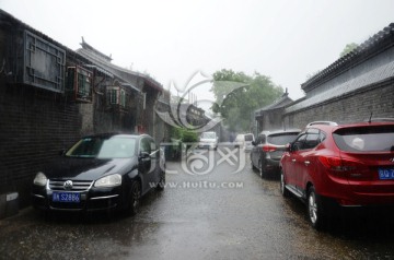 暴雨里的老北京胡同