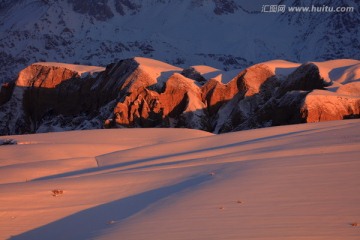 新疆雪山
