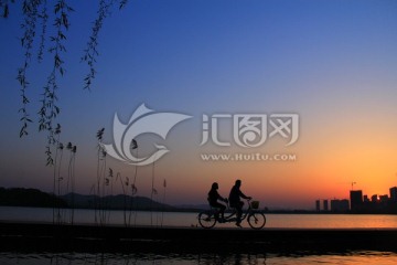 梅溪湖骑自行车夕阳