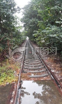 铁轨和路