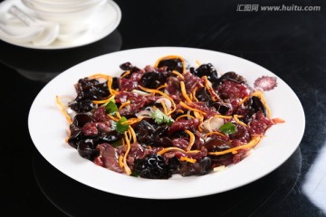 杞皇虫草菌蒸黄牛肉片