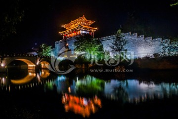 夜幕下的台儿庄古城