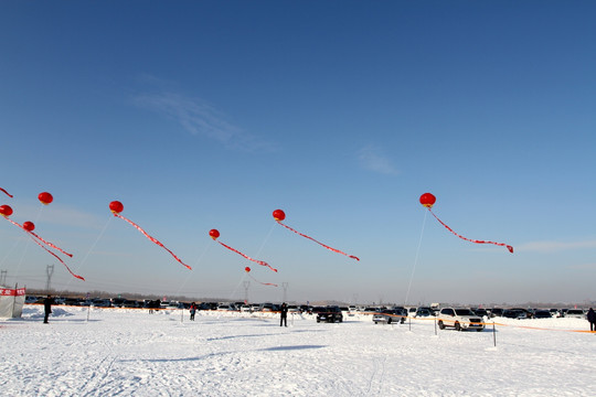 冬季雪地庆典 氢气球 彩虹门