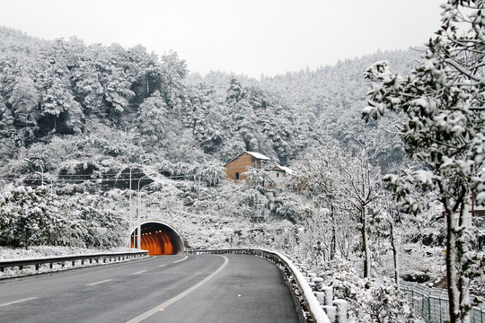 高速公路雪景 重庆