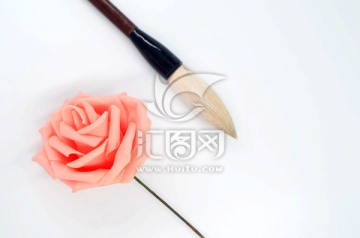 玫瑰花和毛笔