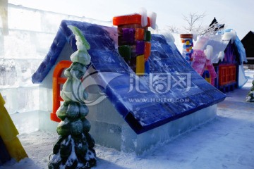 彩色冰雕圣诞老人小屋
