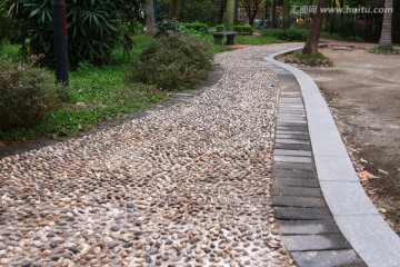 鹅卵石小路