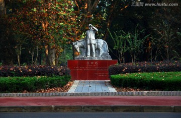 国立武汉大学 校园雕塑