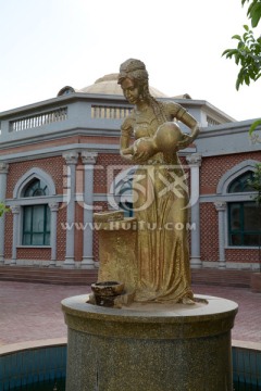 新疆女子雕塑