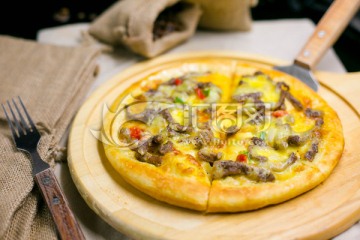 牛肉披萨