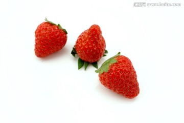 草莓 三个 白底素材图