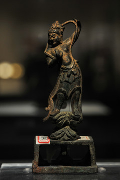 唐代青铜力士像