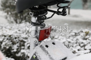 雪中的自行车