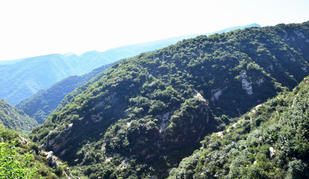 起伏的山脉和山谷
