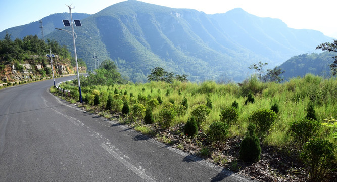 盘山路和远山景观