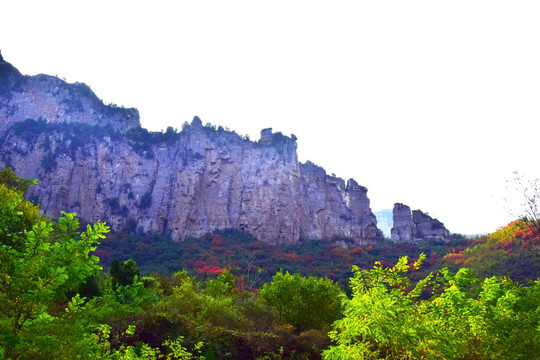 险峻的石头山峰