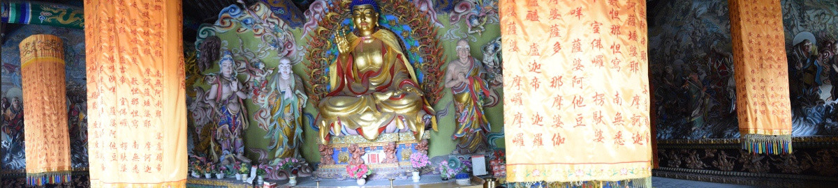 佛殿彩绘释迦摩尼像