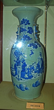 青瓷人物花瓶图片