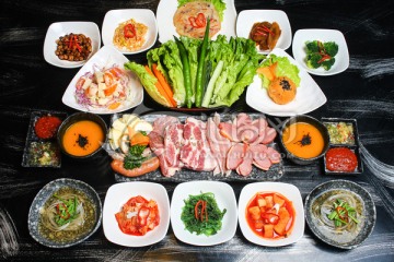 韩国烤肉套餐 烤肉大合照