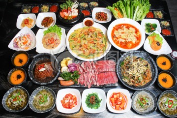 韩国烤肉套餐 烤肉一大桌