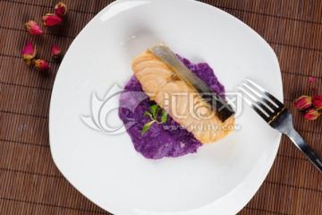 蓝莓酱鱼块