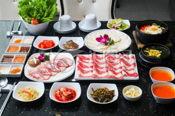 韩国烤肉套餐 烤肉一桌
