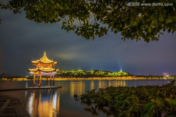 杭州西湖集贤亭夜景