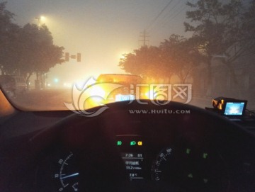 雾霾天开车