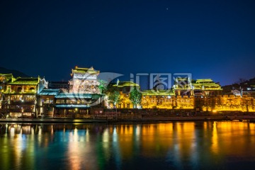 凤凰古城北门夜景