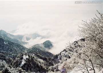 雪山云雾