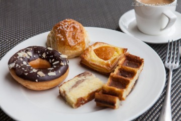 酒店早餐 面包 杂锦 甜甜圈