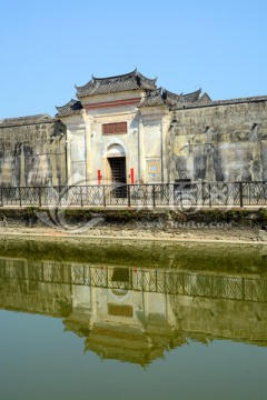 大万世居