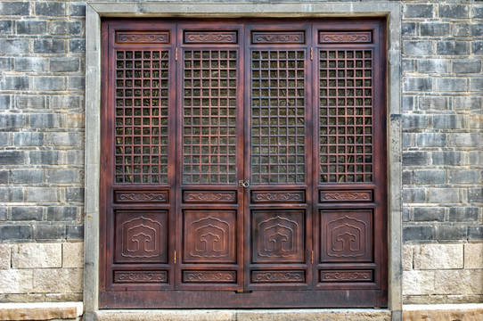中式仿古古建筑雕花木门窗