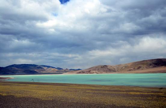 西藏湖泊群风光 达热措