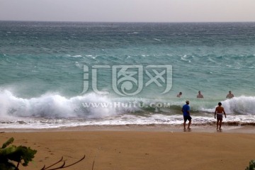 海浪 沙滩 踏浪