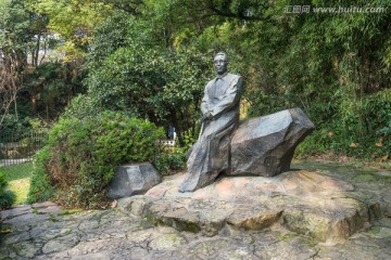 竺可桢塑像
