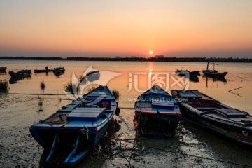 夕阳黄昏 江上日落 一排渔船