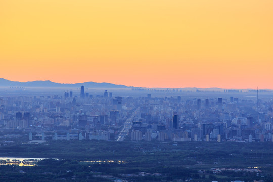 西山远眺北京城西城区晨景