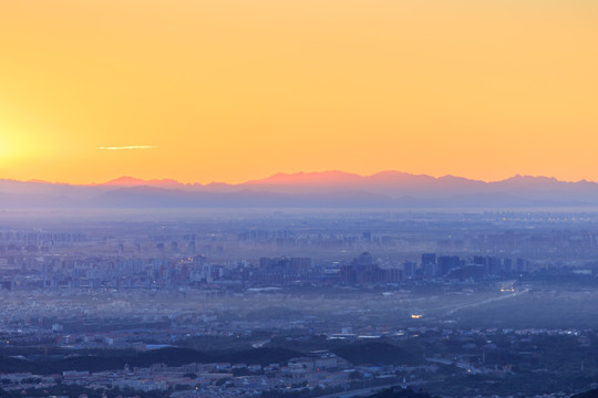 西山远眺北京城西城区晨景