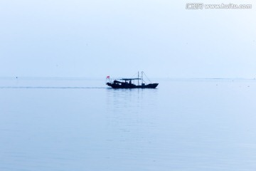 太湖湖水渔船渔网落日