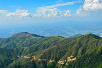 广西姑婆山 绵延起伏的山脉