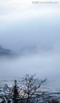 晨雾中的哈尼梯田
