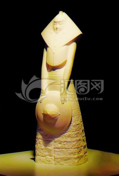 惠女雕塑