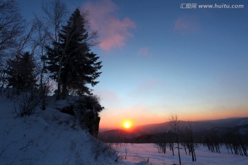 日出 白雪 冬