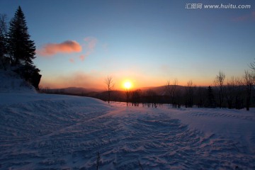 日出 白雪 冬