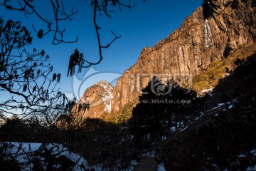 轿子雪山一线天远眺