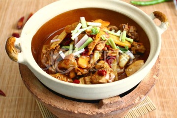砂锅鸡煲