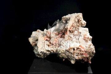 红硅钙锰矿湖北石和石英