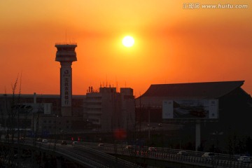 夕阳下的沈阳机场
