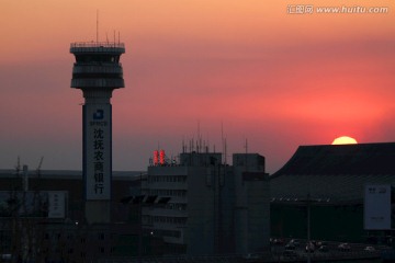 夕阳下的沈阳机场